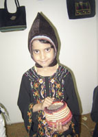 A little girl with Yemeni qarqush.