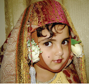 Alaa happily wears Al-Asjah as she imagines herself as a bride dressed for the honeymoon period.