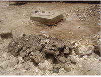 Yemeni women with their traditional clothes painted on glass.