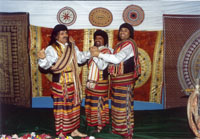 The designs of the cloths clearly resemble the Yemeni Miwaz worn in the south governorates of Yemen.