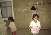 In Quma Makshouf, players search for a hiding place while the hunter closes his or her eyes and gives them time to hide.