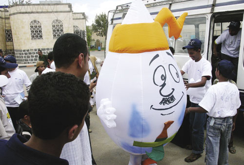 GTZ and NWRA distributed logos and mascota to spread awareness on the right way to use water.