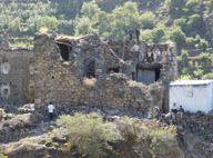 The landslide, which occurred back in October 2006, caused 21 houses to collapse. Weeks ago, 70 people went back to their unsafe houses. PHOTO BY MAHMOOD ABO KHALIFAH