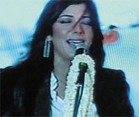 Asalah during the concert.