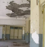 The media department, which is part of the Faculty of Arts, is located in an unstable facility full of breaches and clefts.