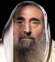 A N o v e m b e r 2 4 , 2 0 0 0 f i l e p h o t o s h o w s s p i r i t u a l l e a d e r o f t h e P a l e s t i n i a n m i l i t a n t g r o u p H a m a s S h e i k h A h m e d Y a s s i n a t t e n d i n g F r i d a y p r a y e r s a t A l - M u j m a m o s q u e i n G a z a C i t y . I s r a e l i h e l i c o p t e r s k i l l e d S h e i k h A h m e d Y a s s i n i n I s r a e l s h i g h e s t p r o f i l e a s s a s s i n a t i o n o f a P a l e s t i n i a n i n n e a r l y 1 6 y e a r s i n a m i s s i l e s t r i k e i n G a z a M a r c h 2 2 w i t n e s s e s s a i d . R E U T E R S