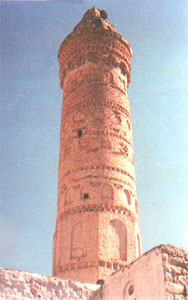 T h e   m i n a r e t   o f   t h e   G r a n d   M o s q u e   i n   T h i   a l - S u f a l . 