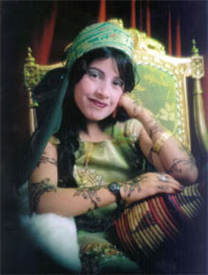 A young girl with naksh on her arms. 	photo by: Fouad Al-Harazi