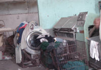 One laundry machine works in the laundry department, where blankets and clothes of medical staff and patients at the hospital are washed with only hot water and one type of soap.