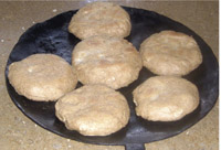 Mokhlama is made in traditional oven on traditional metal pan .    PHOTO BY HAMDAN DAMMAJ