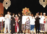 Former Ambassador of Yemen to Egypt, Ahmed Loqman (5th left) and former director of Opera Aida (3rd left) awarding Qasim Zobaida for his achievements.